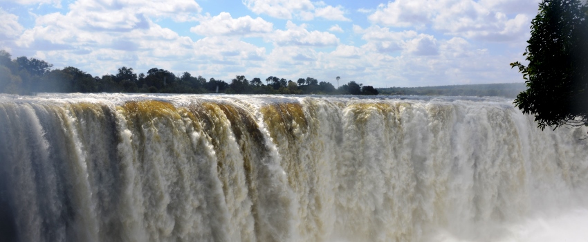 Vic Falls in peak flood - www.Africansafaris.Travel